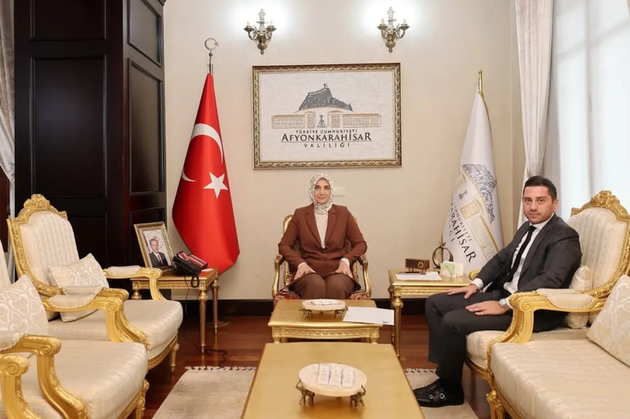 Afyonkarahisar Valisi Yiğitbaşı, İş İnsanı Burak Çelik'i Makamında Ağırladı