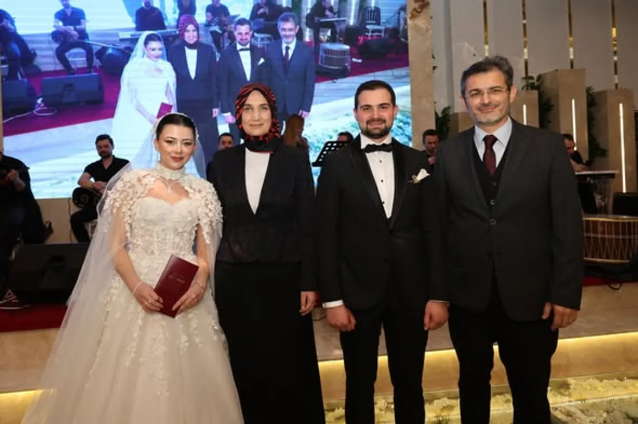 Afyonkarahisar Valisi Akın'dan Düğün Töreninde Hayırlı Evlat Temennisi