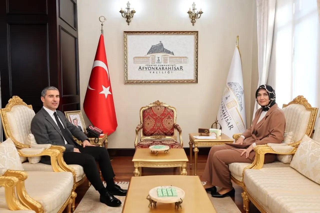 Afyonkarahisar Valisi Yiğitbaşı, Uşak Valisi Aktaş'ı Makamında Ağırladı