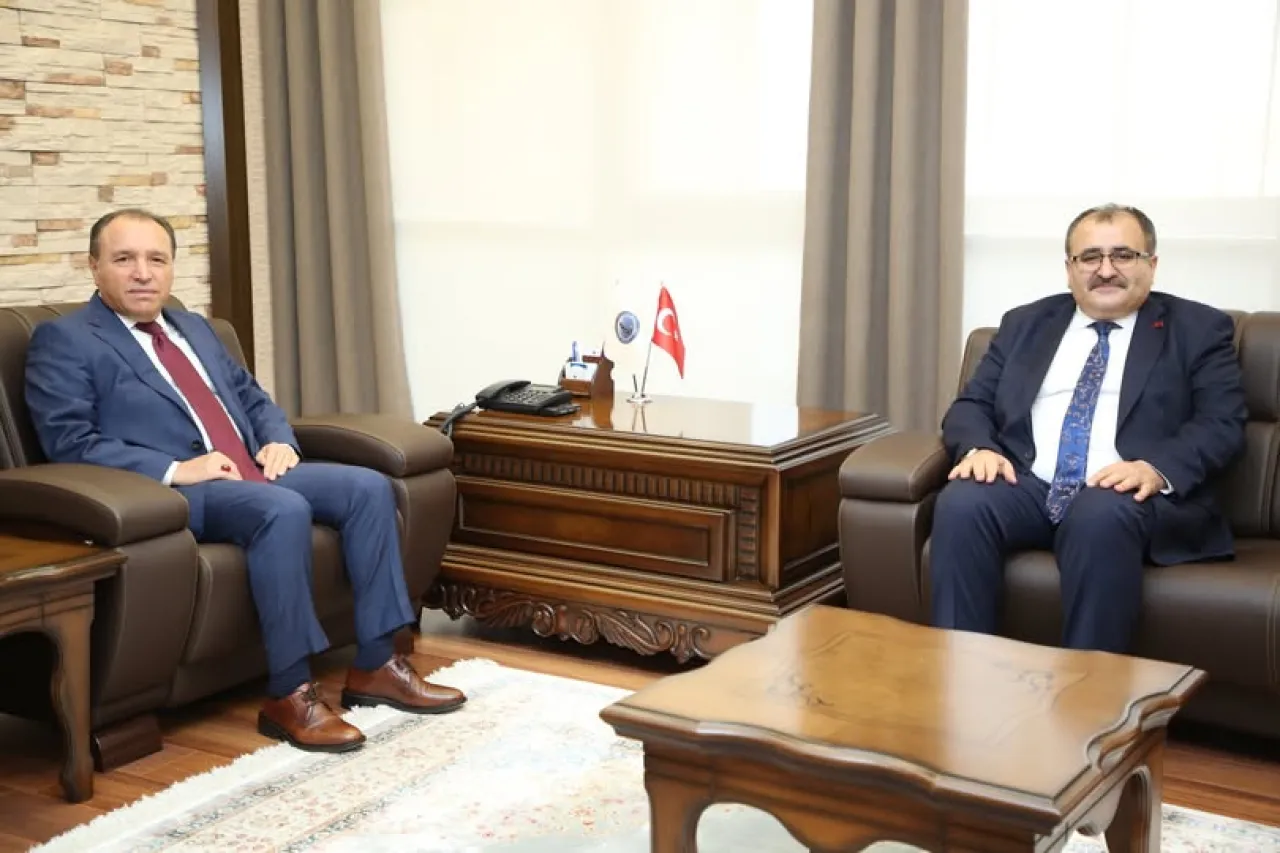 Afyon AYAK Başkanı Mehmet Keskin, Rektör Karakaş'ı Ziyaret Etti