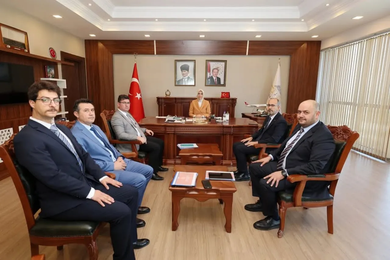 Afyonkarahisar Valisi Yiğitbaşı, İl Sağlık Yöneticileri ve Akademisyenlerle Görüştü