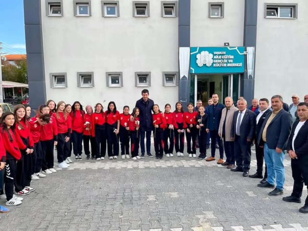 Taşoluk Spor Kulübü Sporcuları Afyonkarahisar'da Gururla Ödüllendirildi